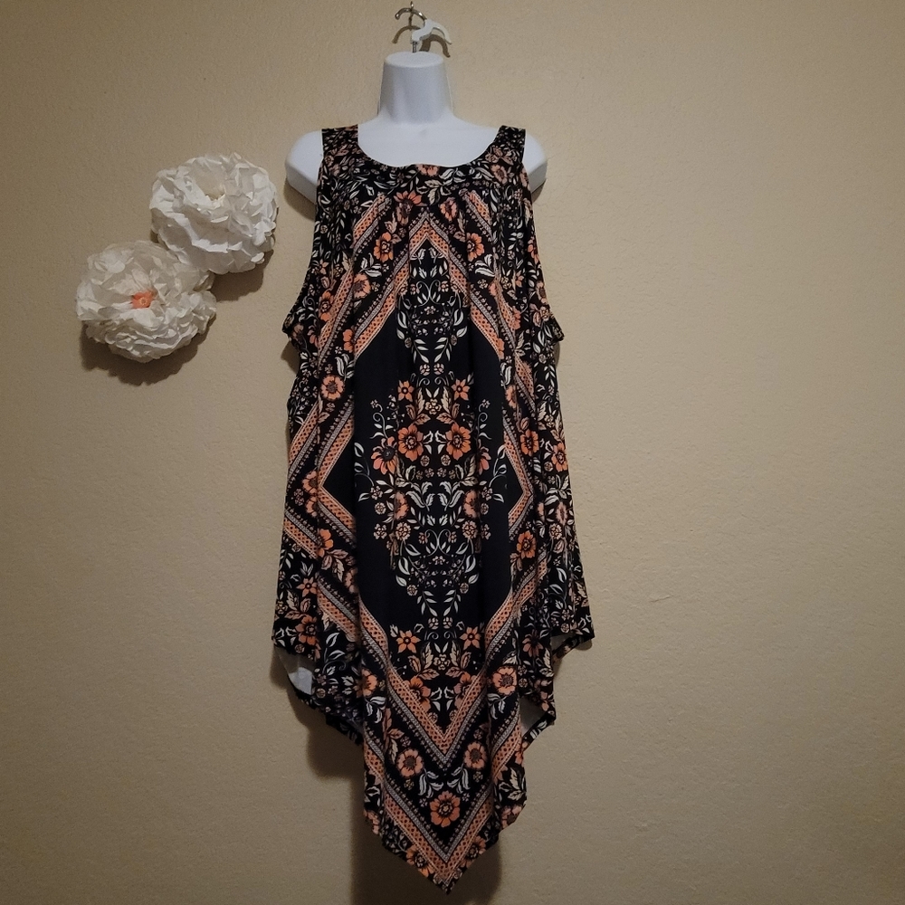 GORGEOUS 30/32 Handkerchief Top from The Avenue